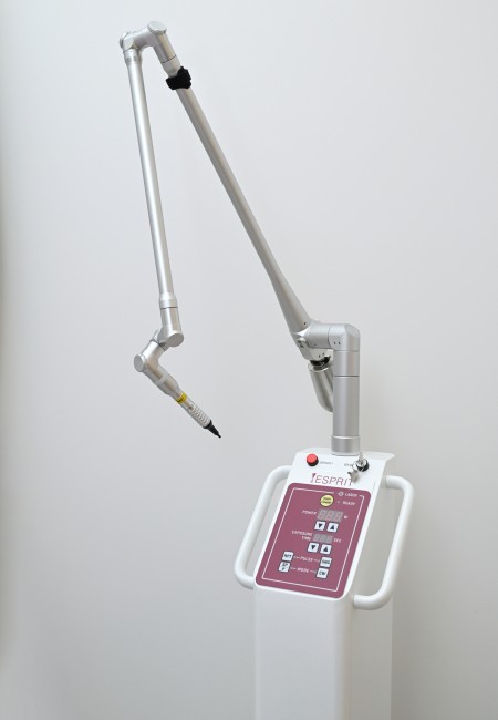 炭酸ガスレーザー治療機器